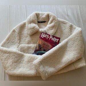 ZARA FLEECE CROP OVERSIZED. Used ONCE. Basically in perfect condition